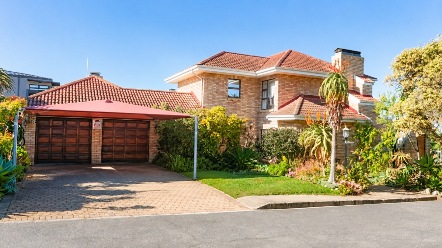 5 Bedroom Property for Sale in Outeniqua Strand Western Cape